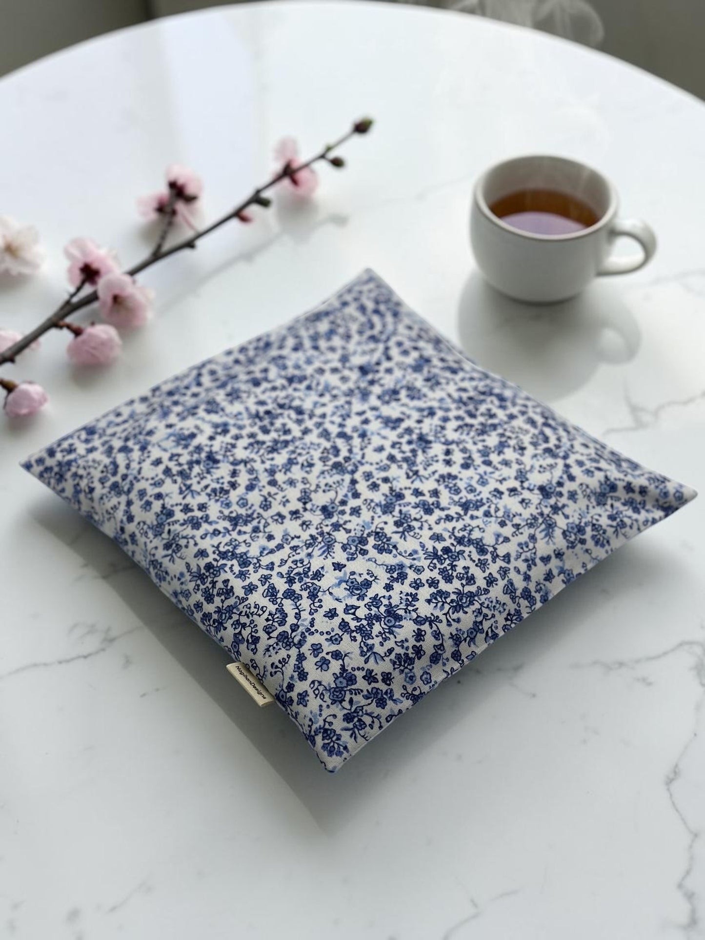 Microwavable Heating & Cooling Pad – White Navy Ditsy Floral Cotton, 9×9" | Corn, Flaxseed or Cherry Pit | Optional Aromatherapy | Washable Cover