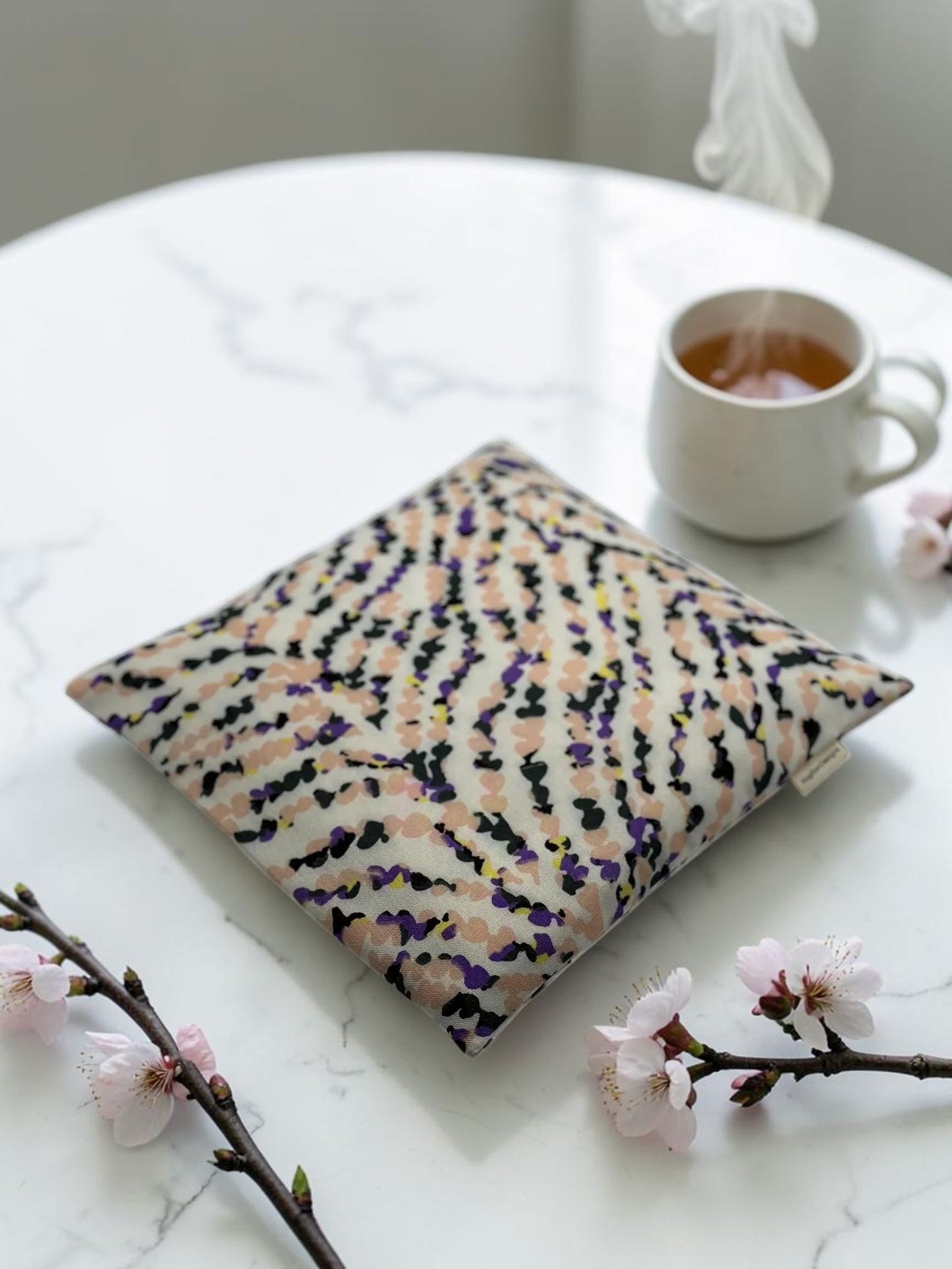 Cream abstract brushstroke print 9x9 heating and cooling pad