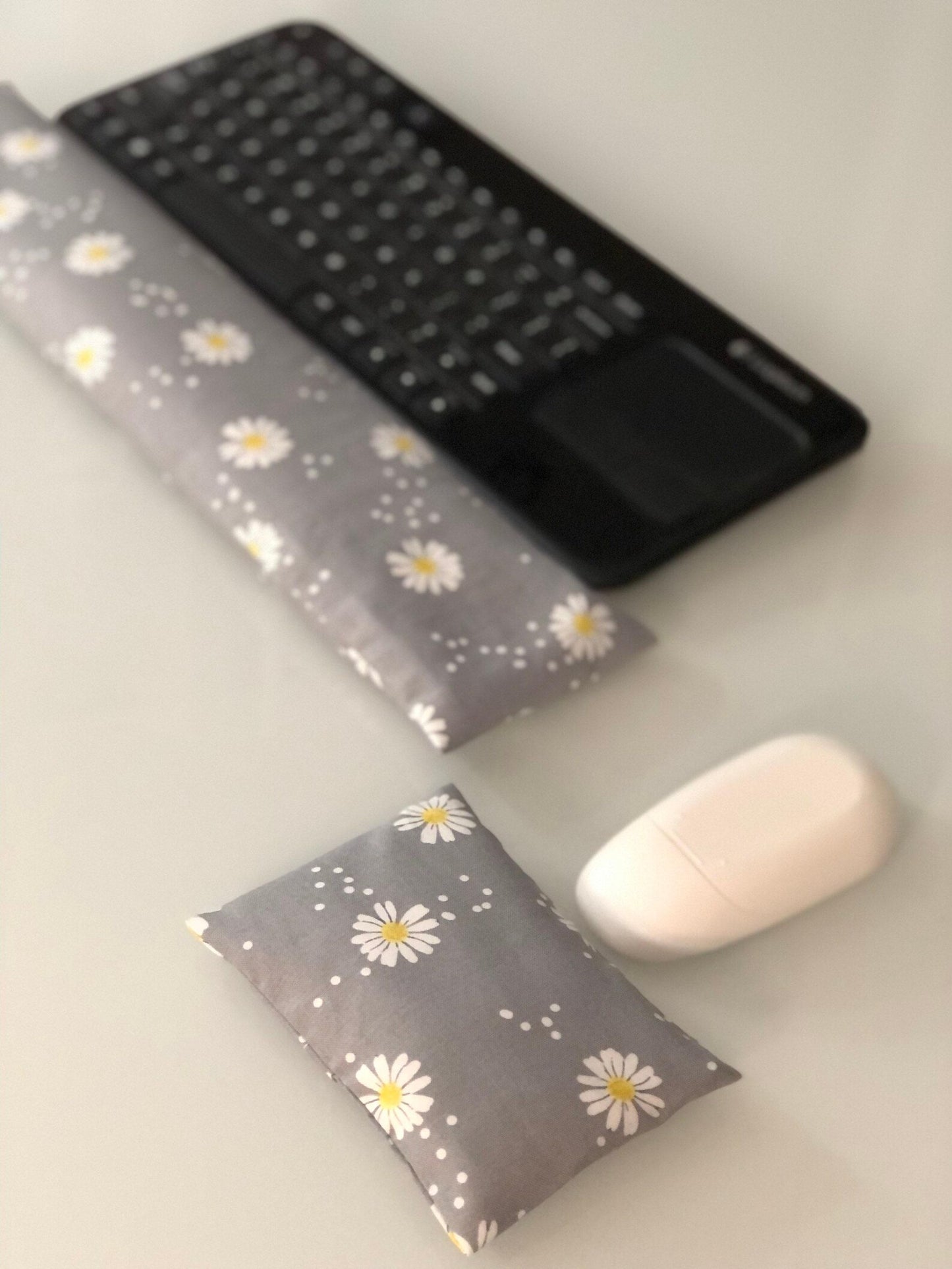 Handmade Wrist Rest Set – White Daisy Floral Cotton Keyboard & Mouse