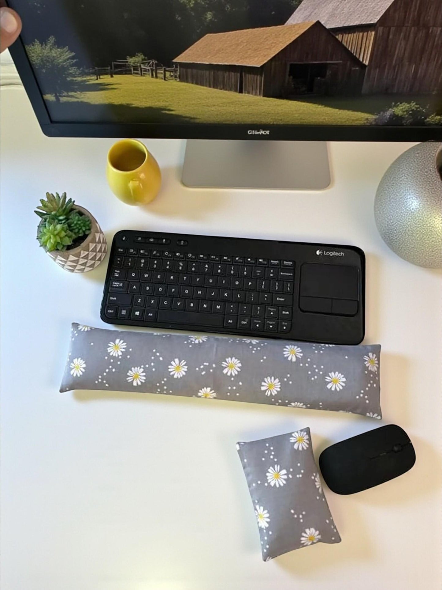 Handmade Wrist Rest Set – White Daisy Floral Cotton Keyboard & Mouse
