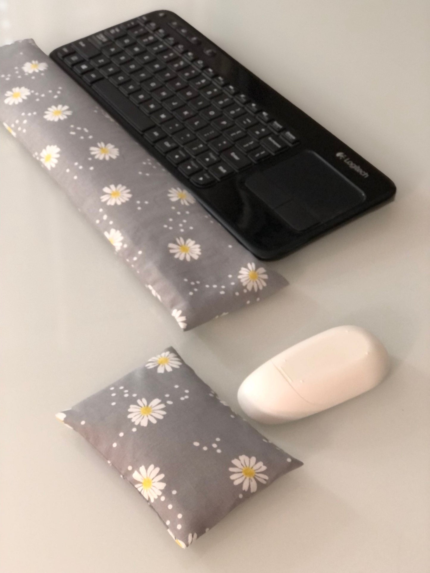 daisy printed gray fabric keyboard and mouse pad